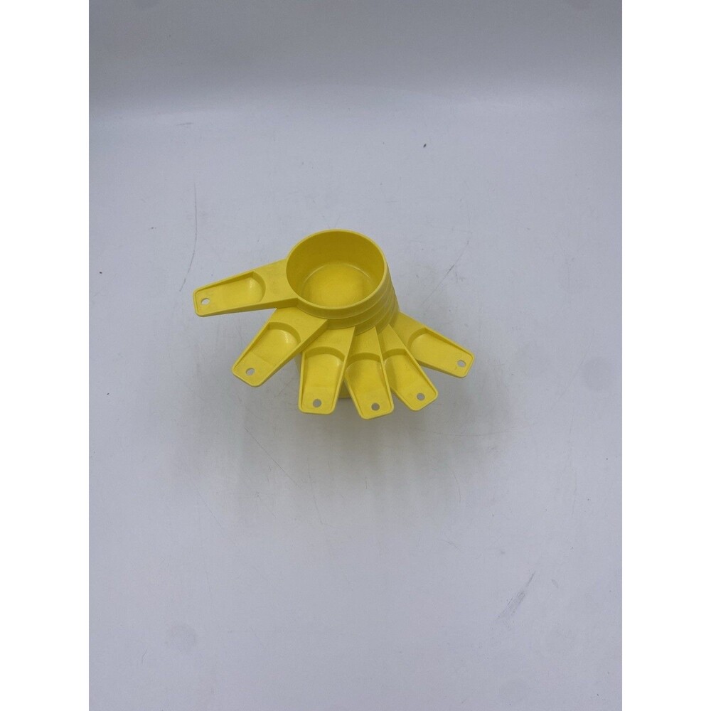 Tupperware YELLOW 6 Piece Measuring Cup Set 1/4,1/3,1/2,2/3,3/4,1 Cup